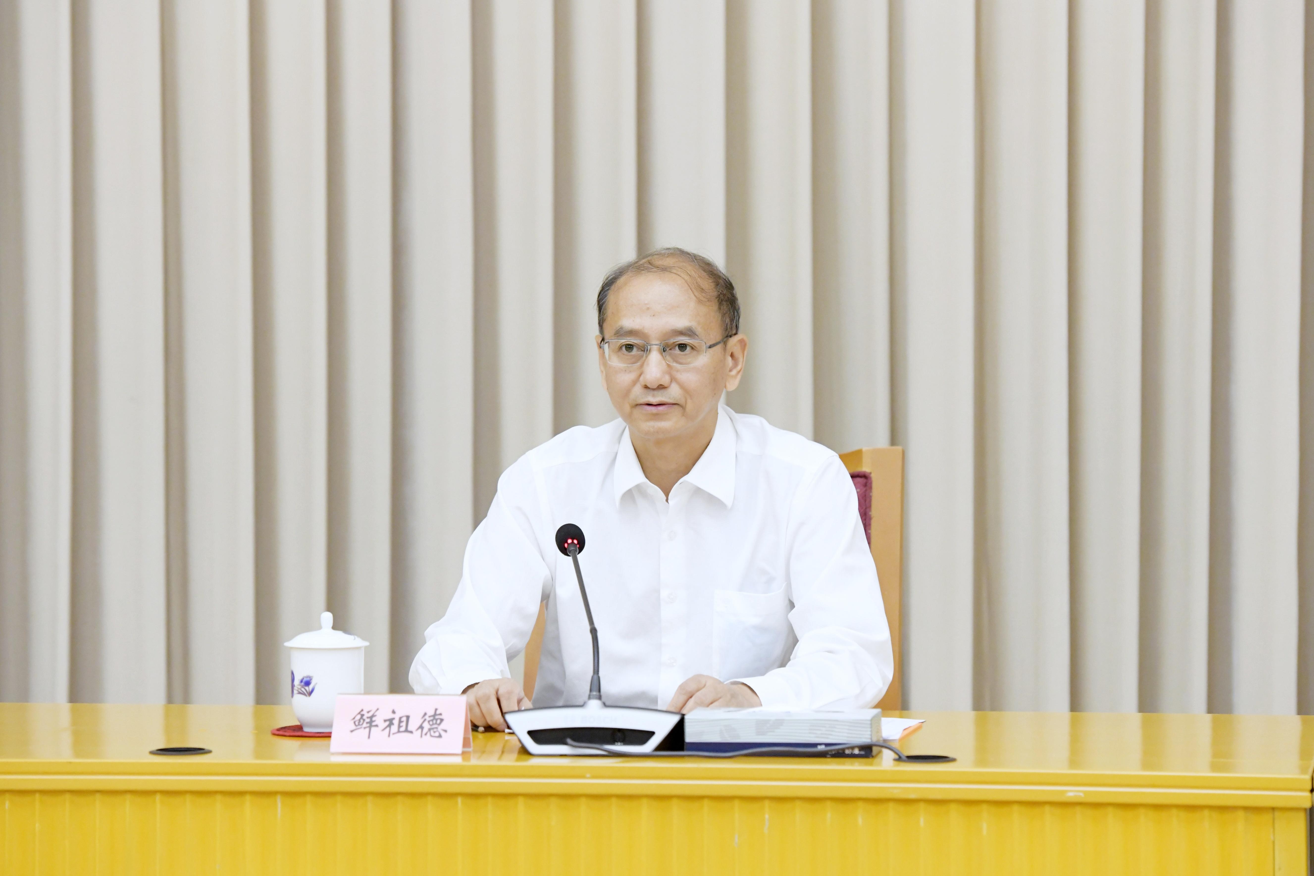 贪生伯死胆小鬼躲在角落不见人打一准确生肖，详细解答、统计解答解释落实